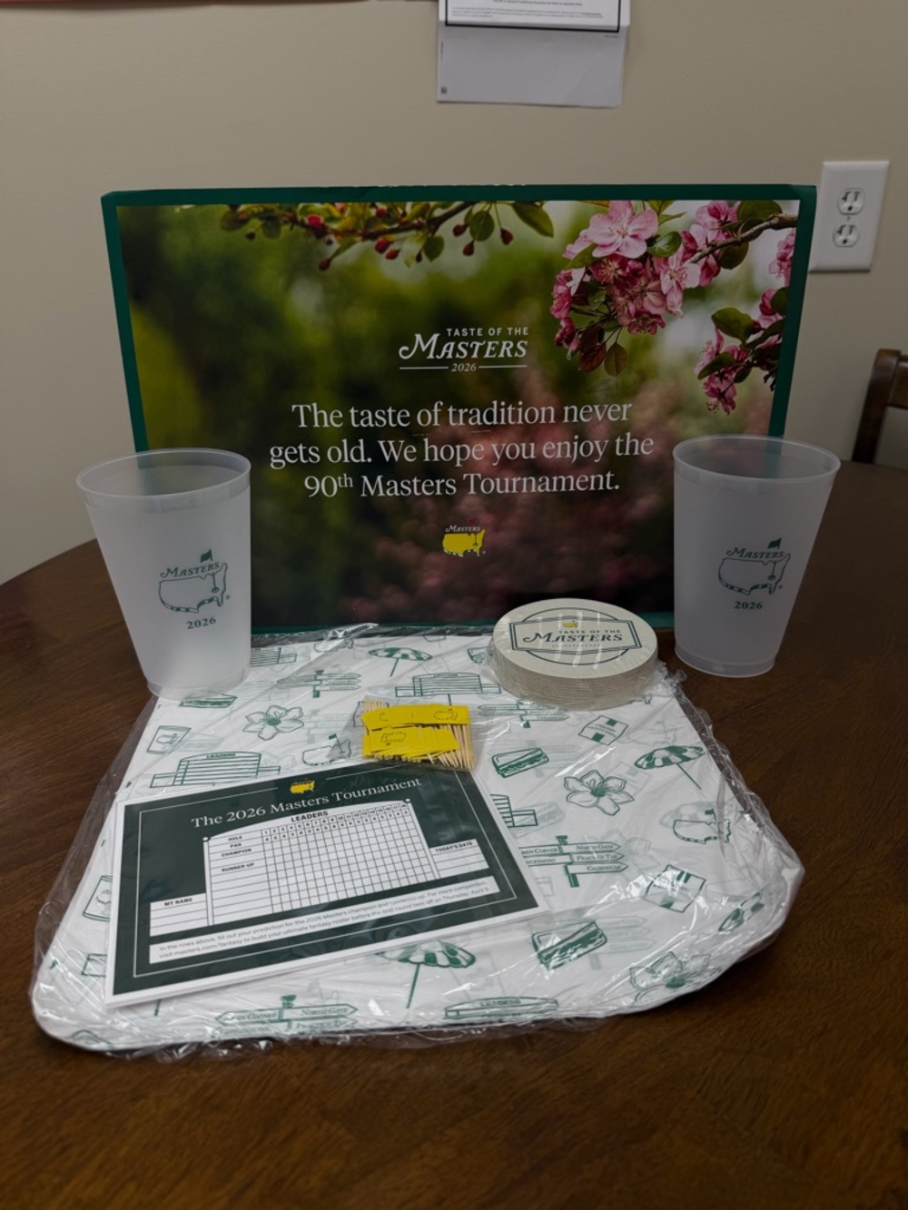 Masters Souvenir Set in Green, White and Pink